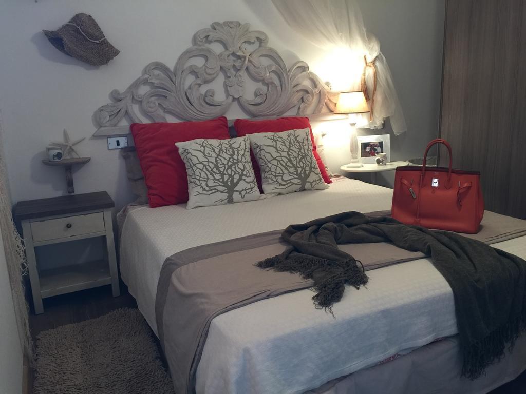 Smeralda Residenza Di Charme مارينا دي بورتيسكو الغرفة الصورة